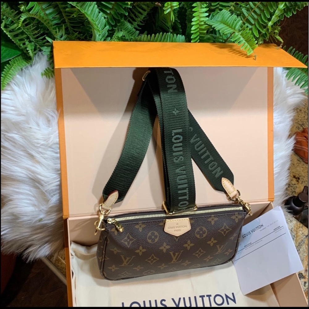 Loui Vitton Purse/Wallet , good as new